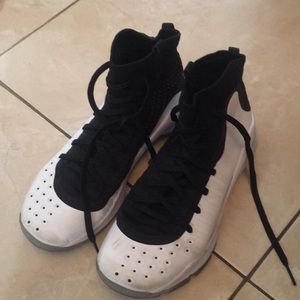 Boys Sz 7 Under Armour Steph Curry sneakers